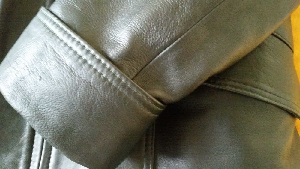 Продавам дамско българско кожено яке