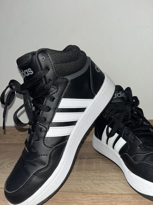 adidasi de la adidas