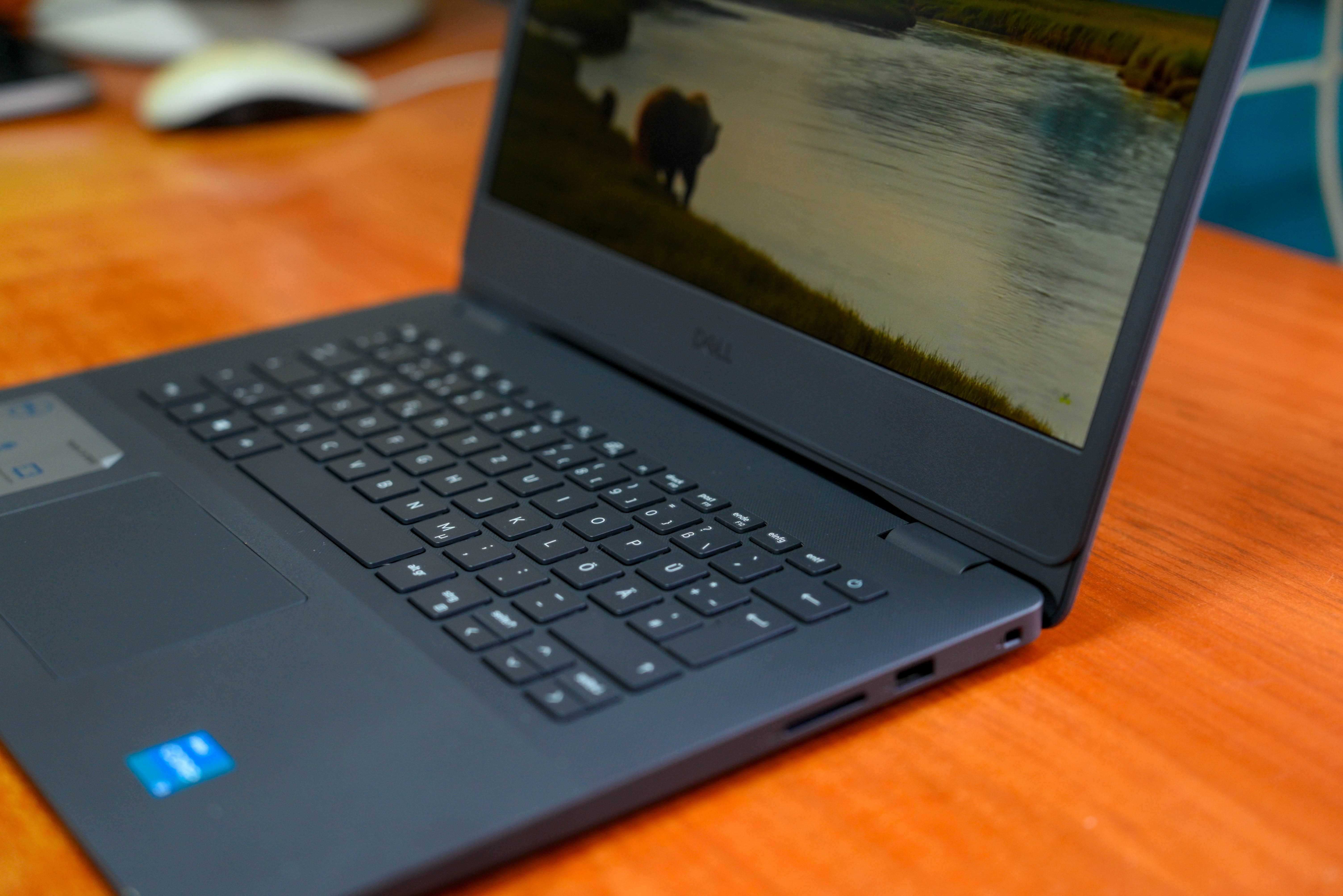 Нов лаптоп Dell Vostro 3400 i3-1115G4 14" 8GB 256GB + Гаранция