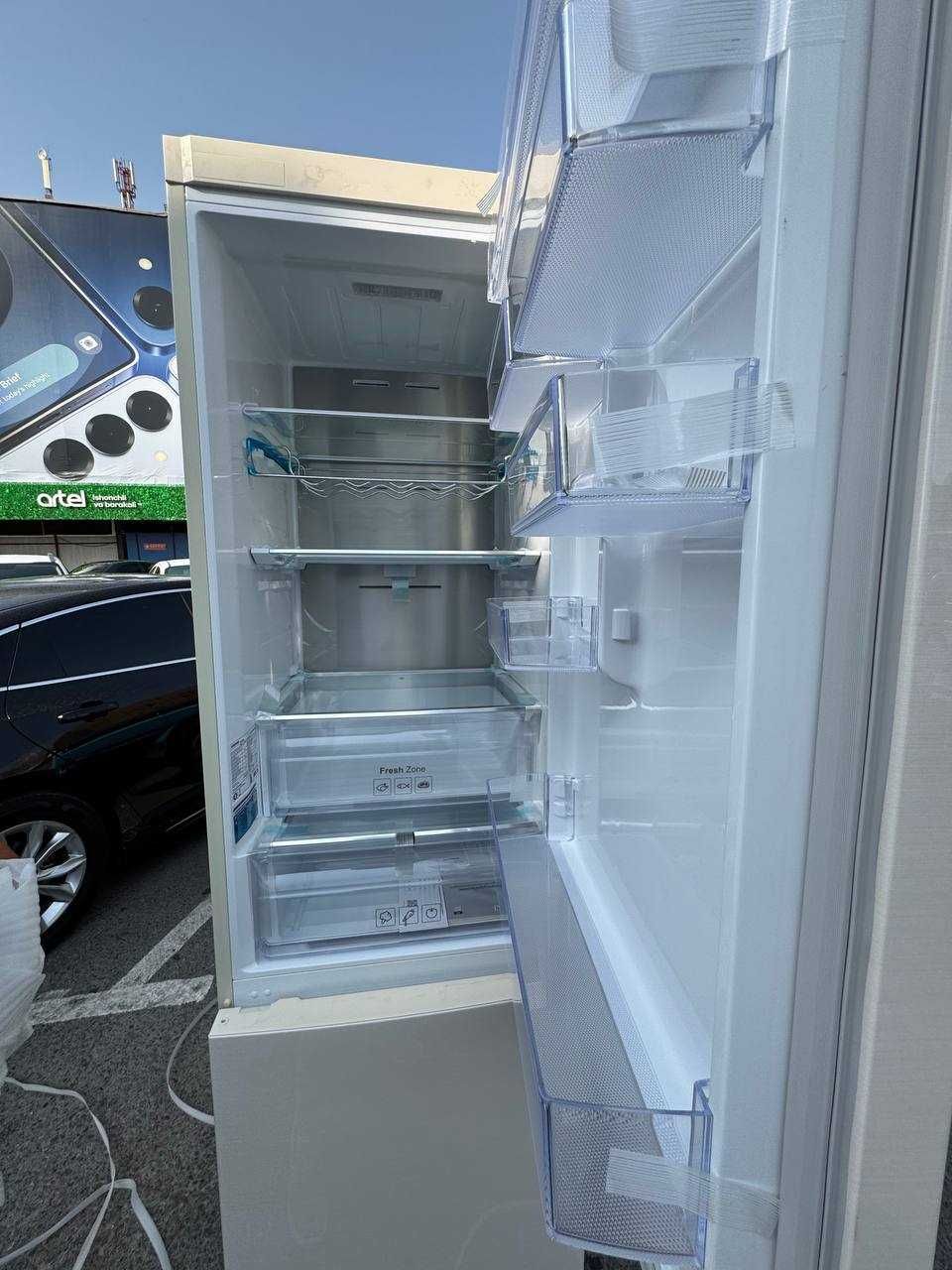 Холодильник Samsung RB37P5491EL 387L SpaceMax