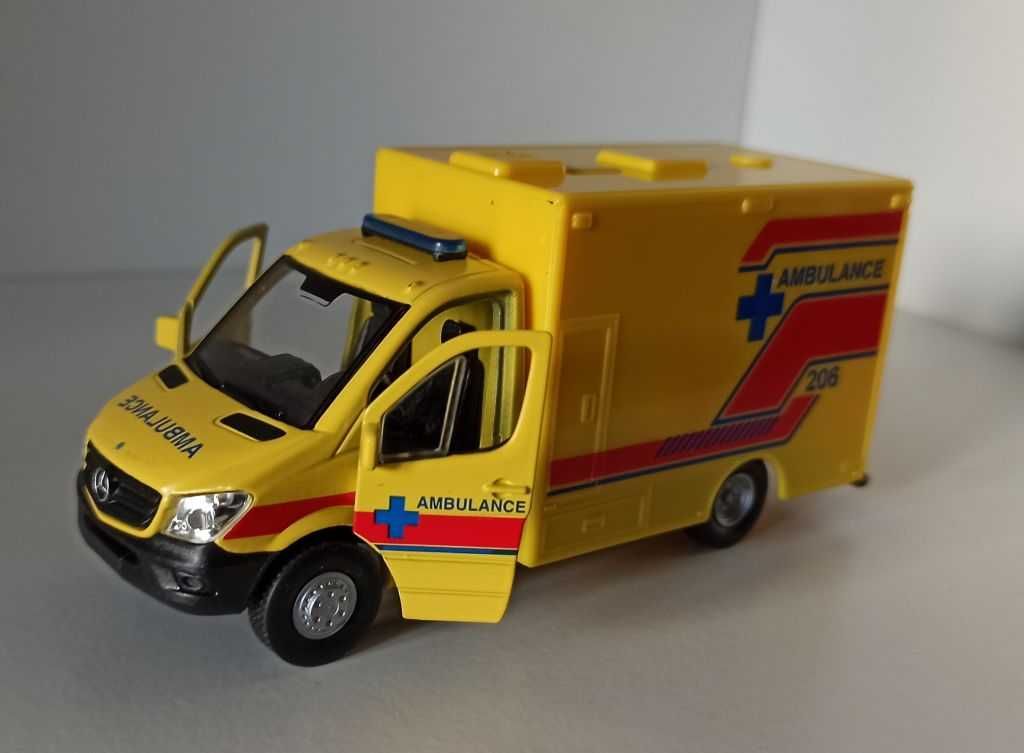 Macheta Mercedes Sprinter Ambulanta carosata 2016 - Welly 1/40