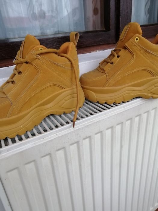 Vând adidași mărimea 38