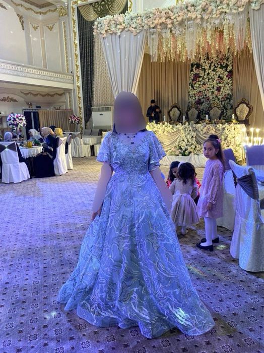 Вечернее платье элегантно