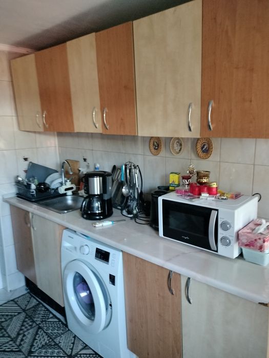 Se vinde canapea extensibila și mobila de bucătărie