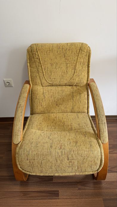 2 броя фотьойли с дървени извивки – супер удобни и стилни