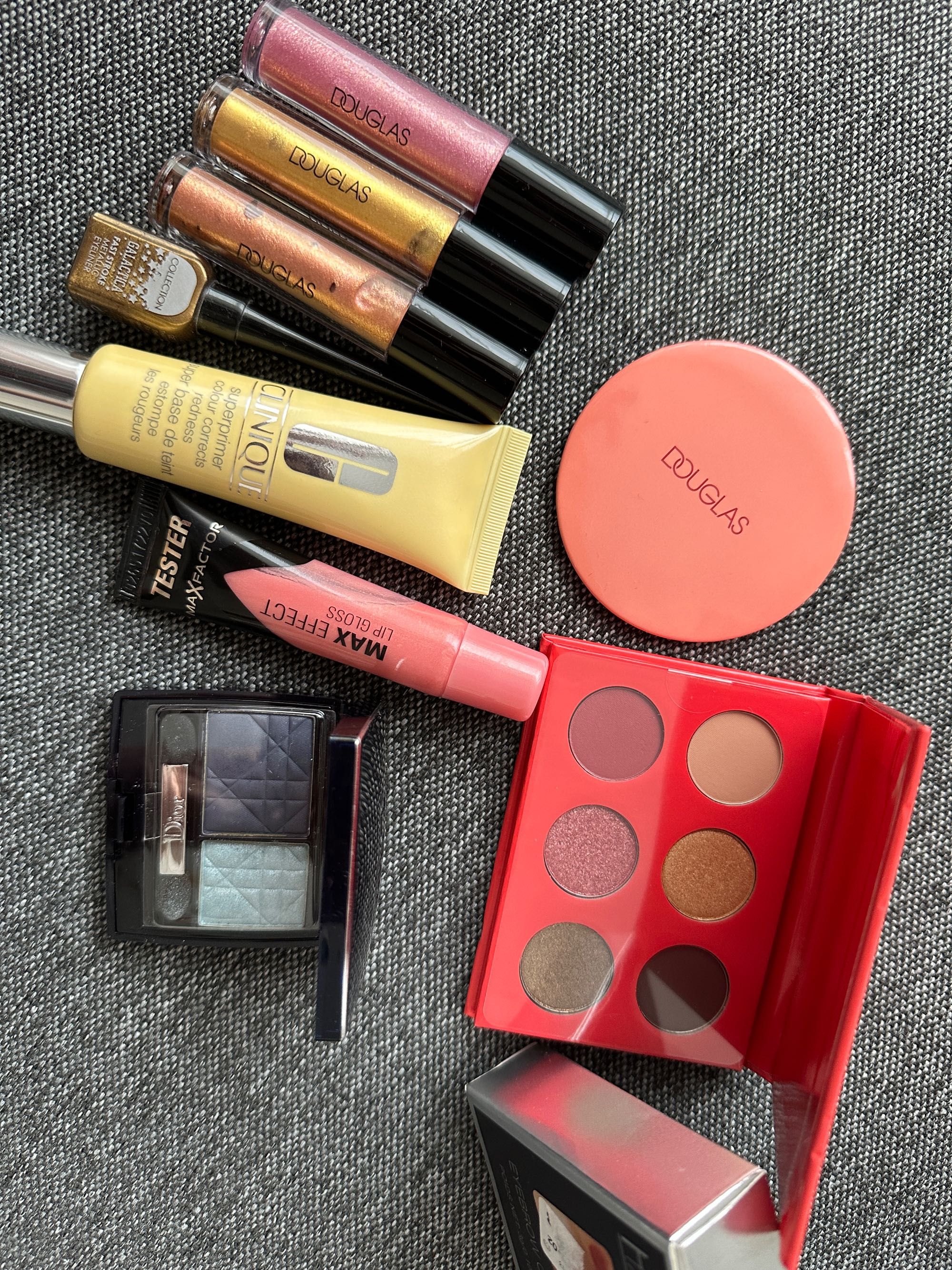 Сет гримове Douglas Dior Clinique и Палитра сенки за очи Laura Mercier