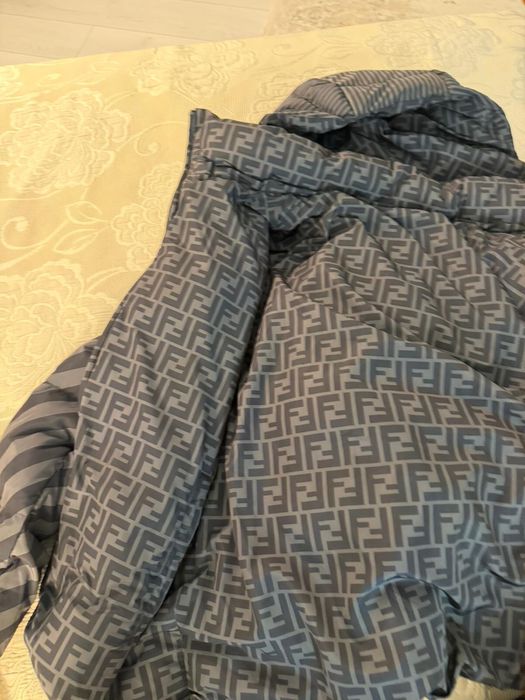 geaca fendi noua.