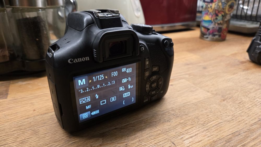 Canon eos 2000d - тяло