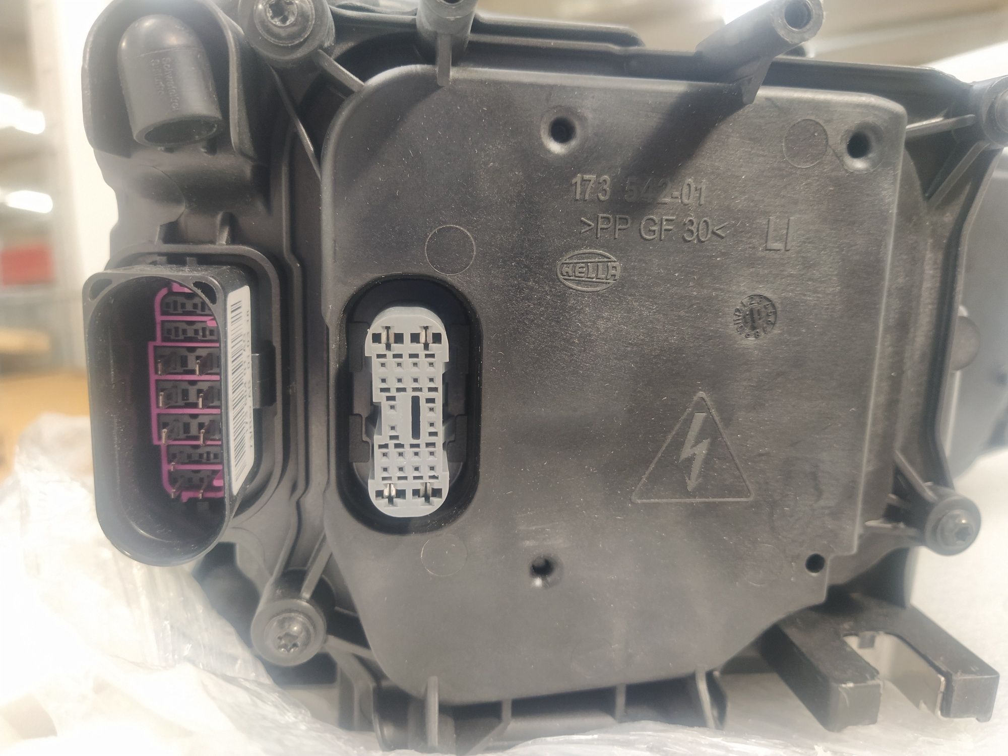 Фар нов(Ляв) за Audi A8 10-13г (D4) Xenon/Led