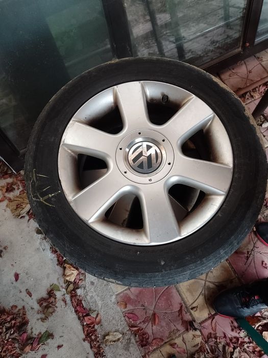 Vând anvelope Volkswagen R16