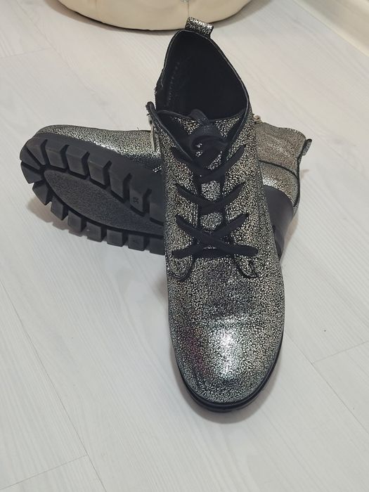 Ghete argintii din piele cu talpă ortopedică!