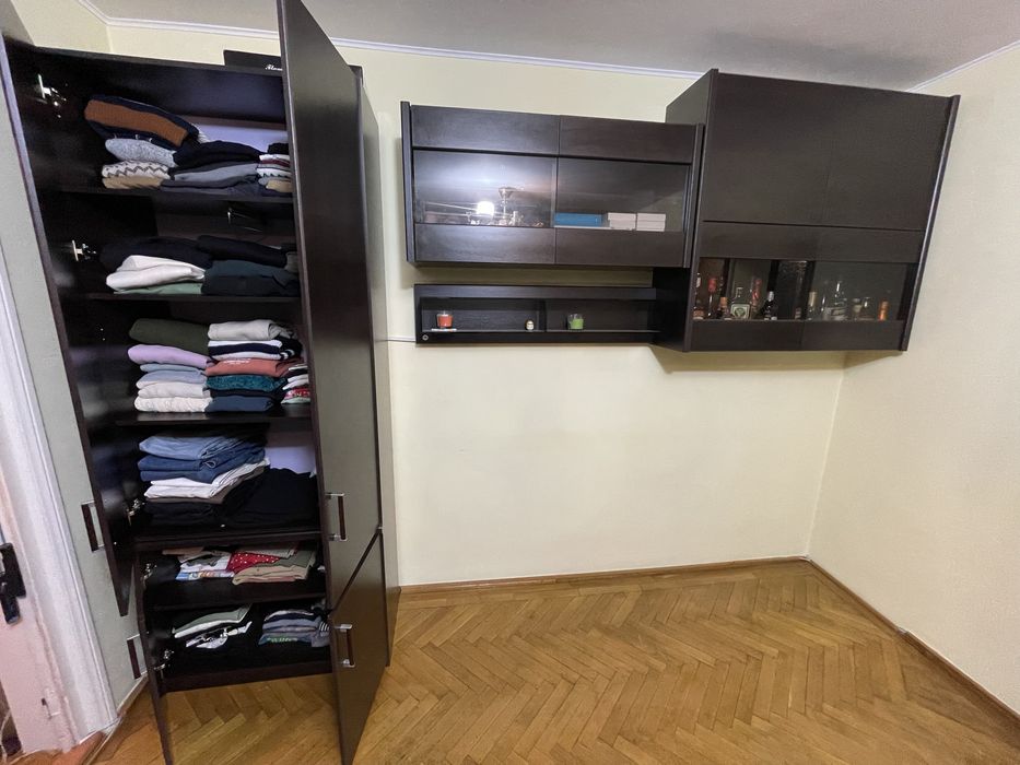 Vand set mobilier sufragerie, dulapuri suspendate, canapea extensibila