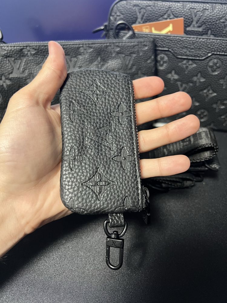(TREND) Borseta Louis Vuitton Trio Messenger Neagra