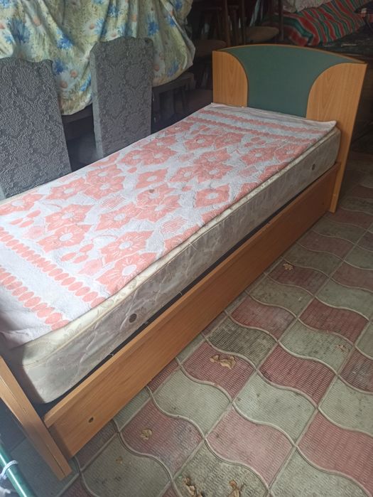 Продам двухъярусную кровать.