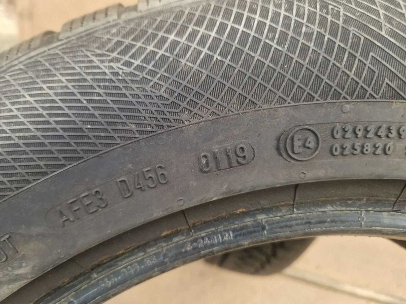 2 Anvelope de iarnă Continental R17 215/65 DOT0119