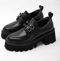 Обувки от черна еко кожа
Подходящи за всеки сезон