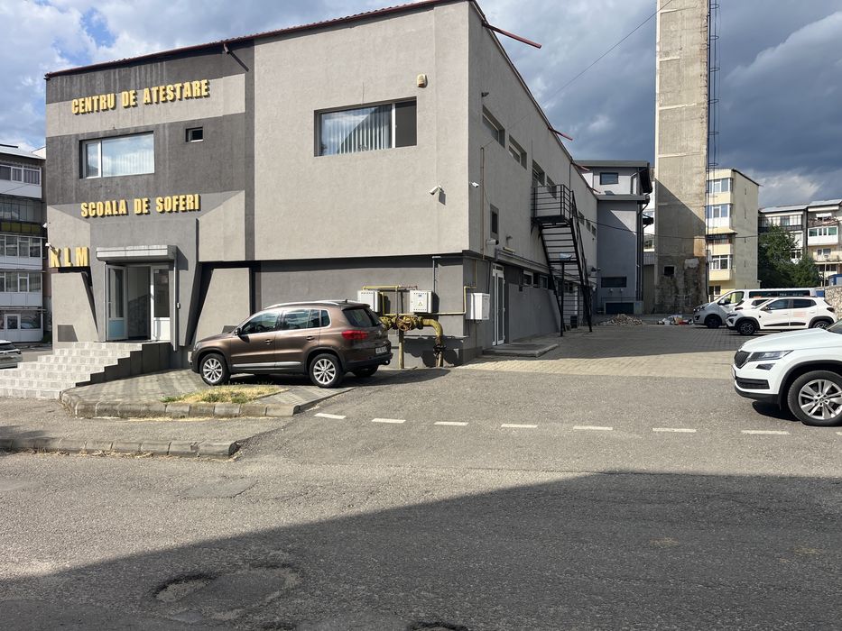 De închiriat  350 m