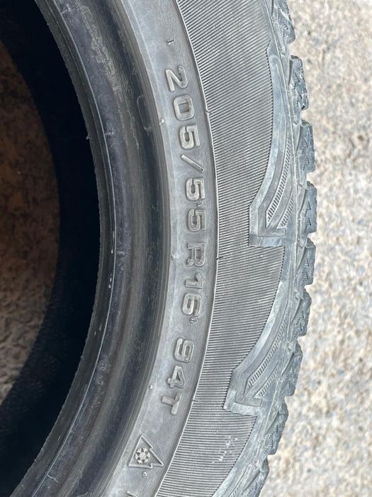 Продам зимнюю резину 205/55 R16