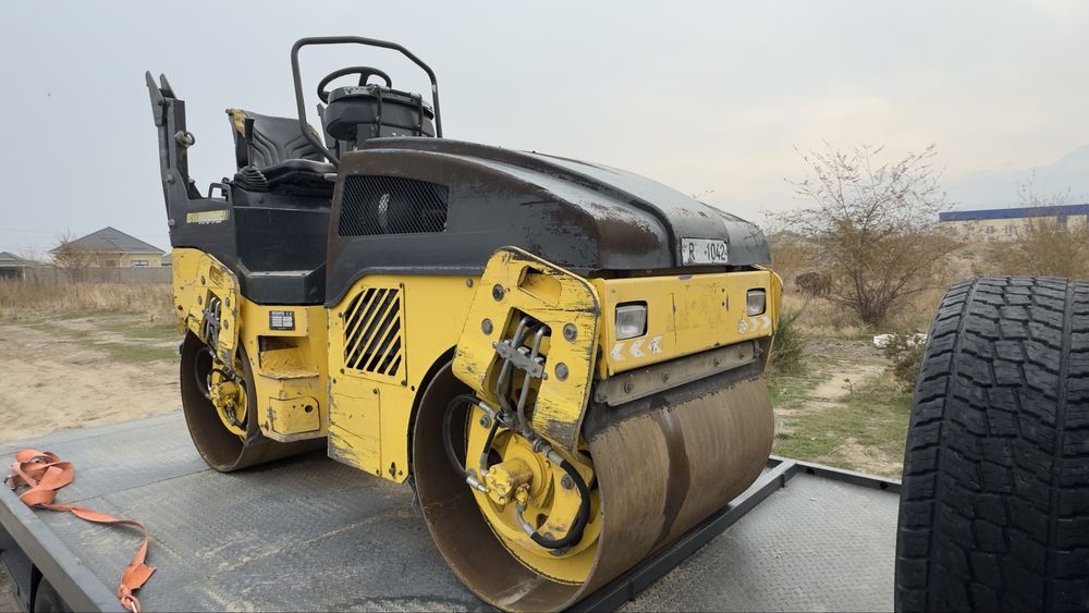 Дорожный каток “Бомаг”