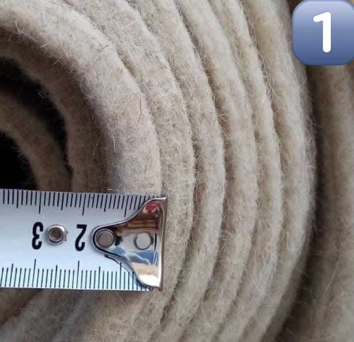 Войлок, натуральный, без запаха.