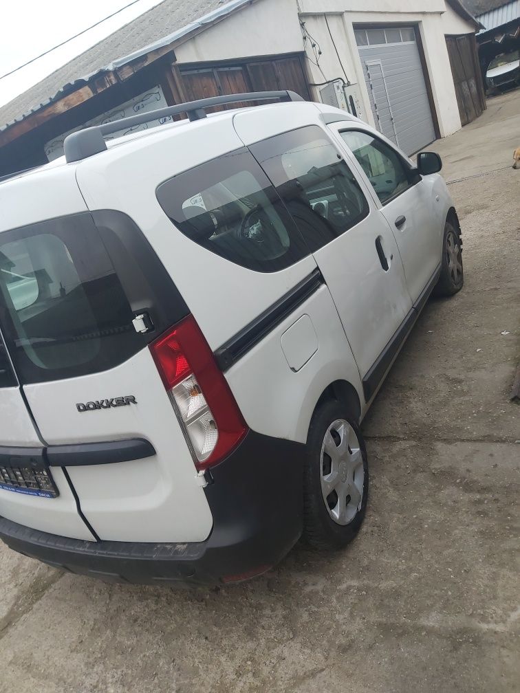 Dezmembrez Dacia Dokker 2018 1.5 dci persoane