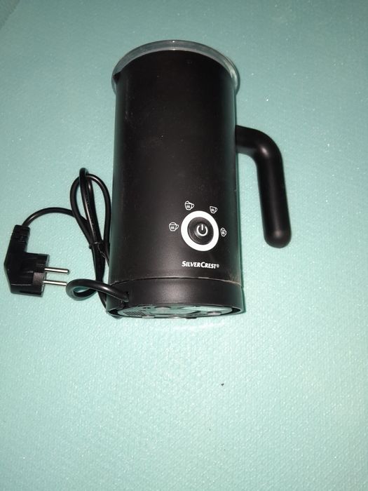 Vand aparat de macinat cafea si spumant de lapte