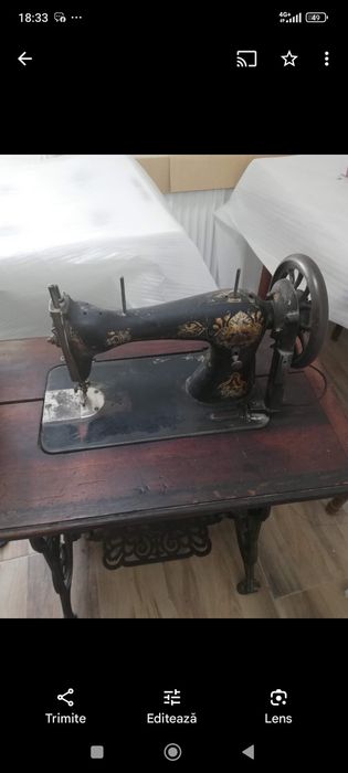 Mașina cusut f veche