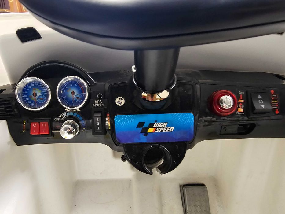 Детска акумулаторна кола - джип Mercedes, бял