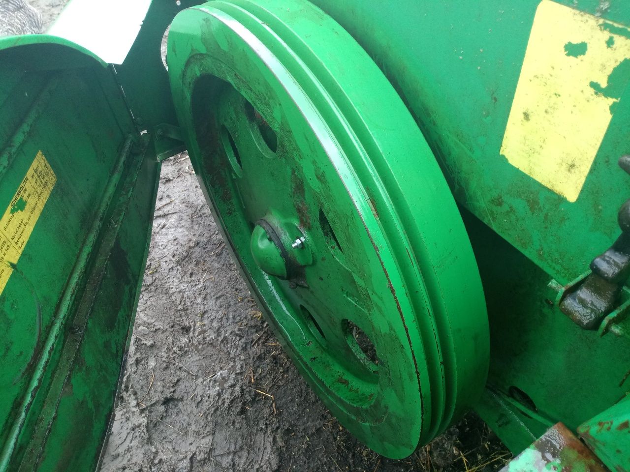 Presa balotat John Deere 342+remorca cu incarcare (optional)
