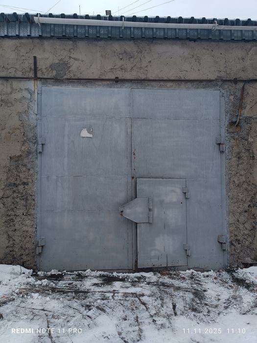 Продам большой гараж на 4 м  микрорайоне