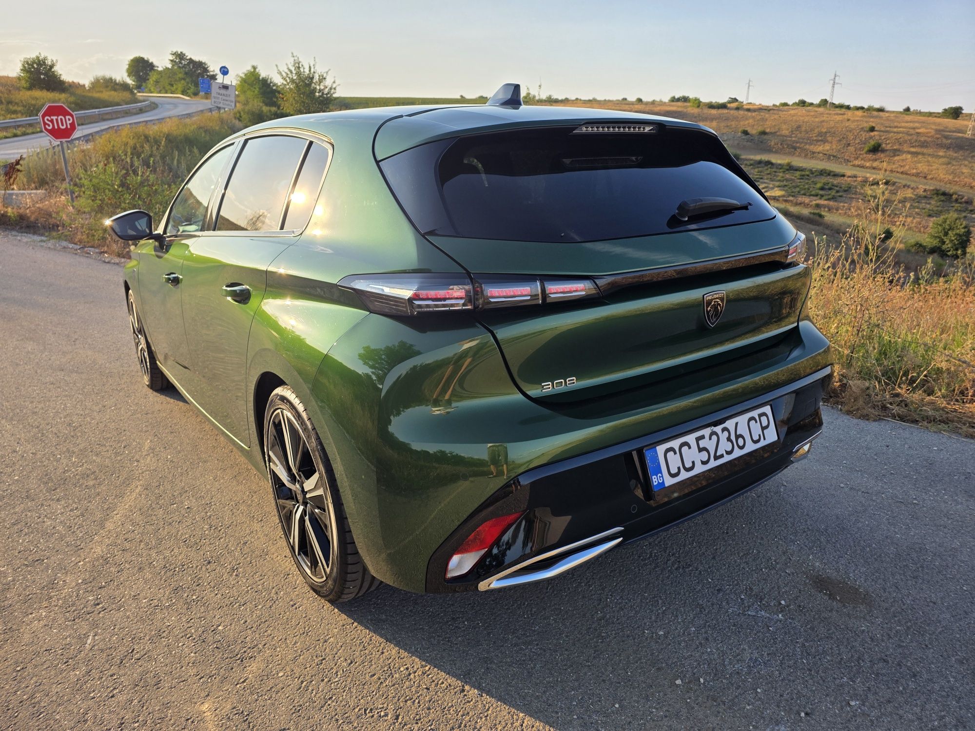 Peugeot 308 1.2i 130 к.с. 2022 - Пежо 308