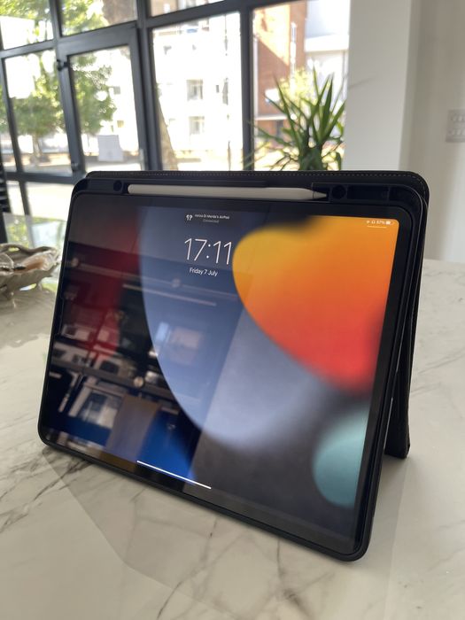 iPad Pro 12.9 (2021) + Apple Pencil + Case