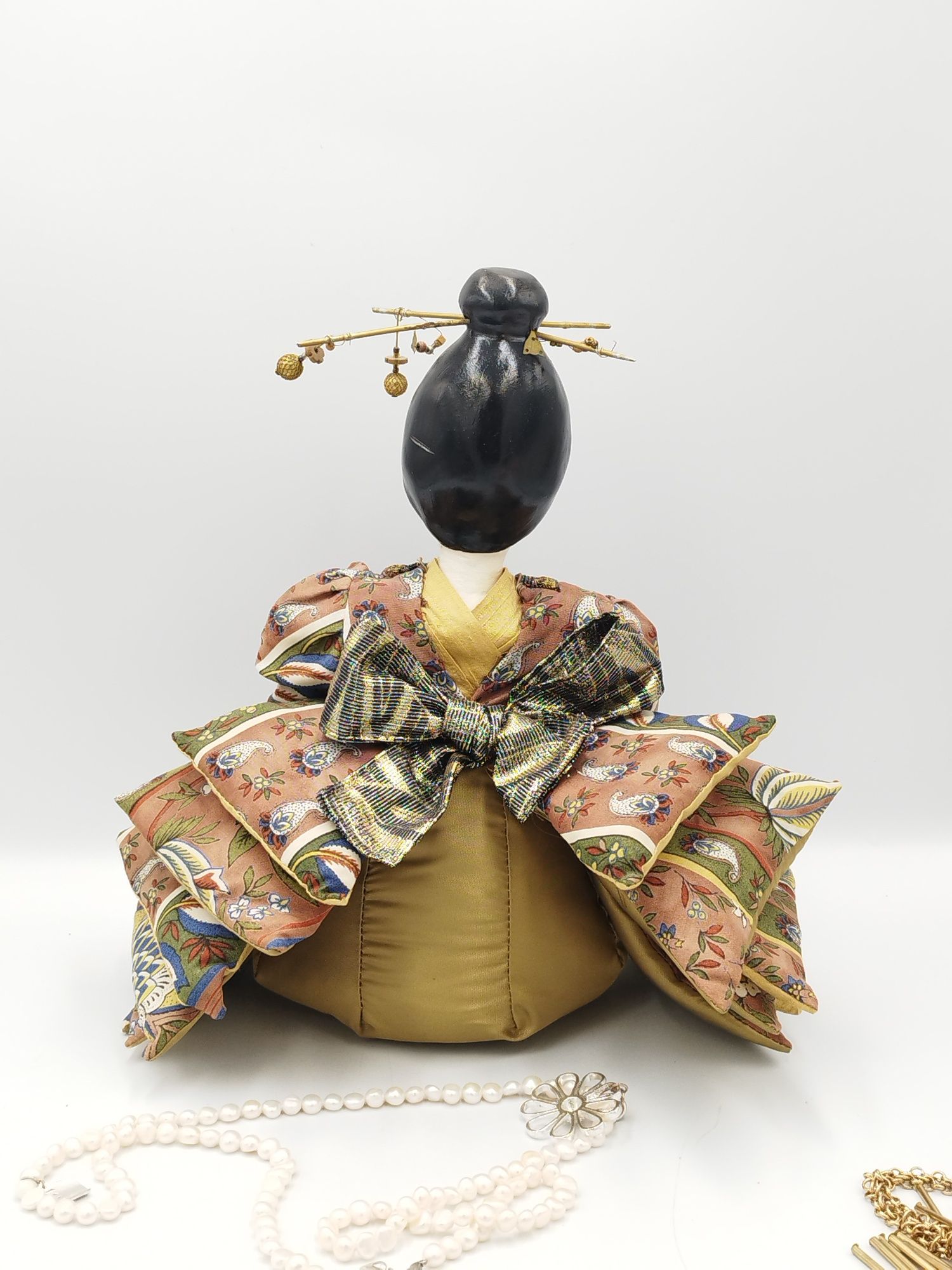 Японска винтидж кукла Хи́на (Hina doll).