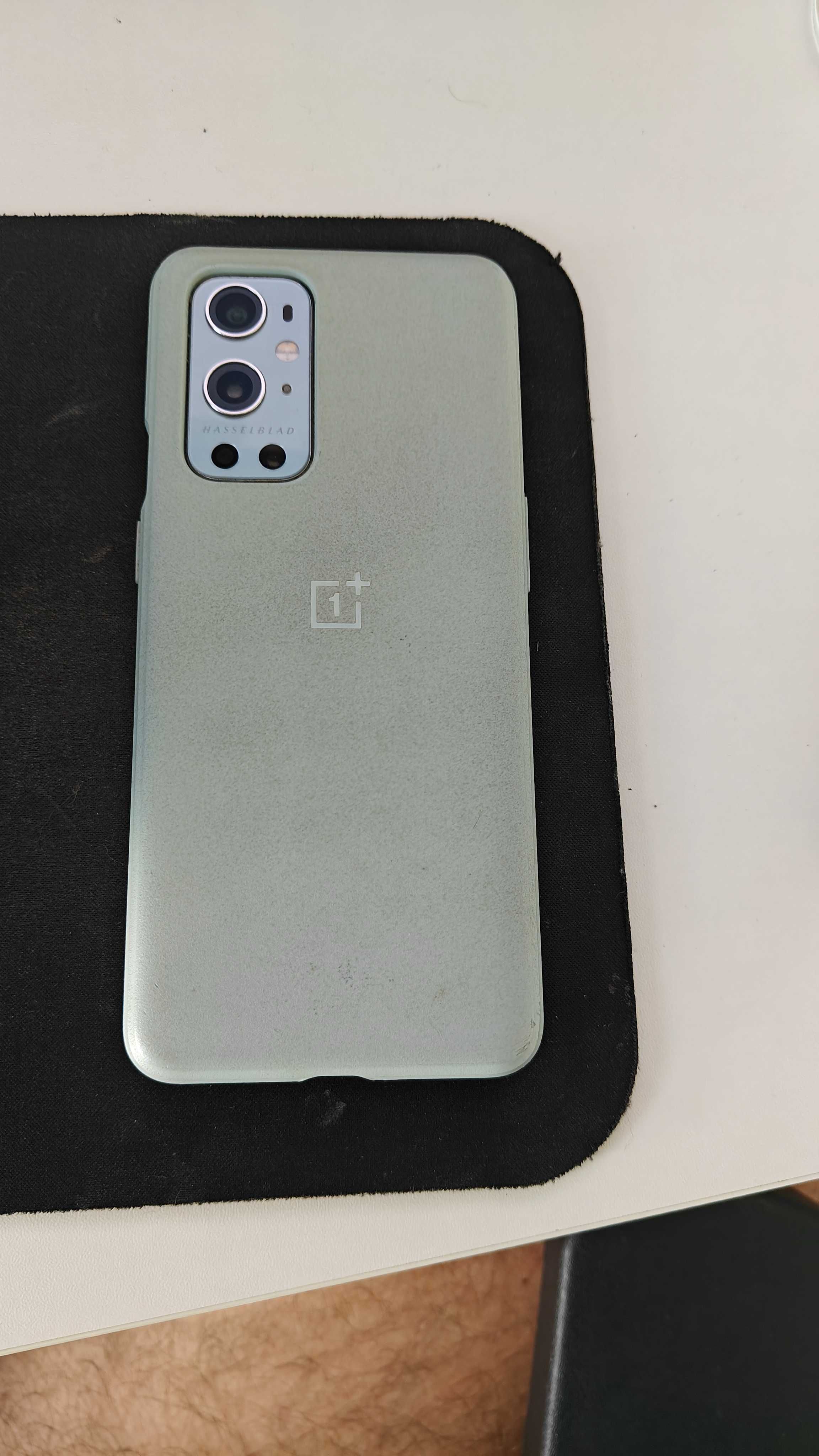 Смартфон OnePlus 9 Pro - работи, спукан екран и гръб