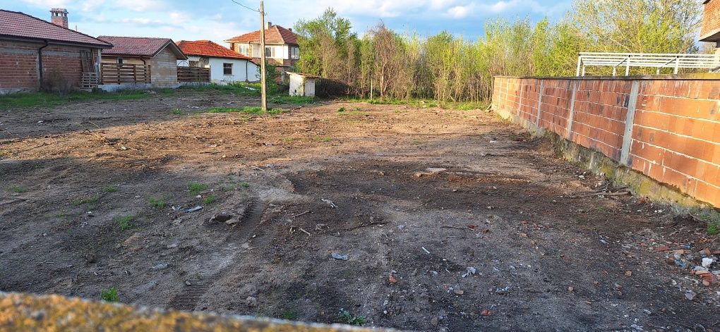 Продава се парцел в регулация 900кв.
