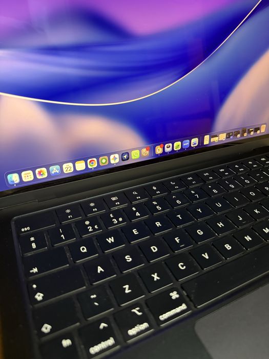 Macbook Air M2 Midnight 512Gb impecabil, magic mouse, hub, husa