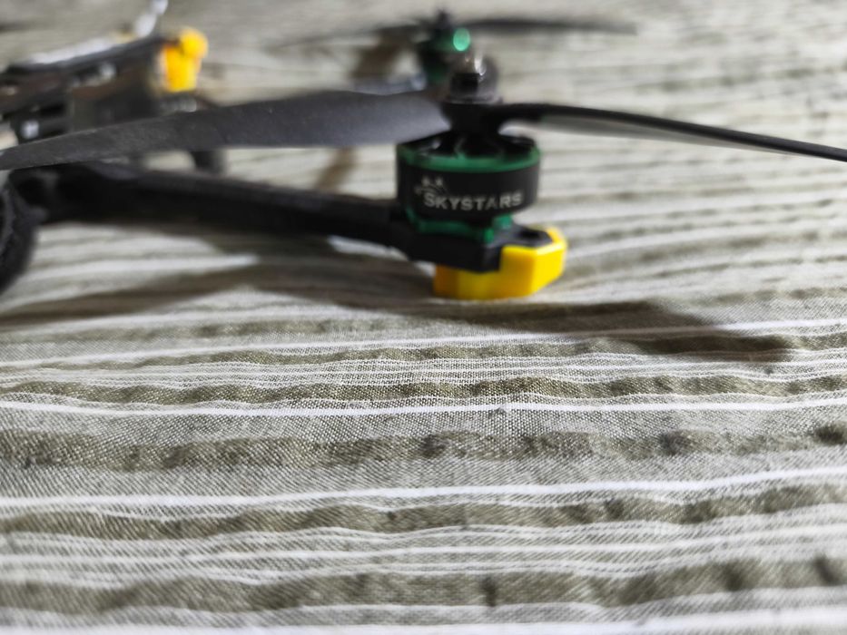 Fpv дрон speedybee mario fold 8 frame.