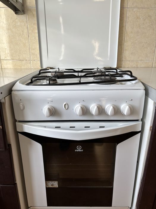 Продам газплиту Indesit