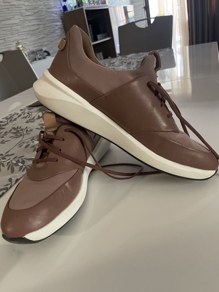 Сникърси Clarks