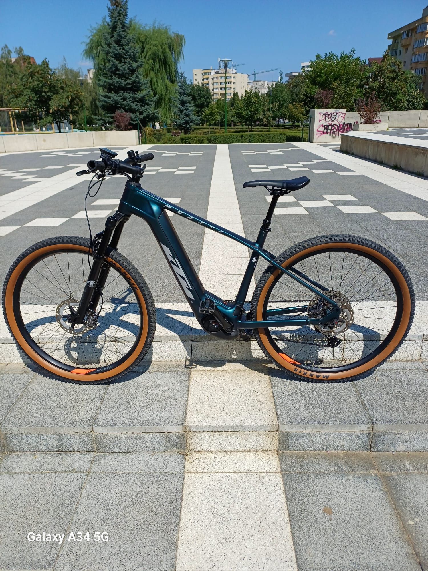 Vând bicicletă electrică KTM 2024