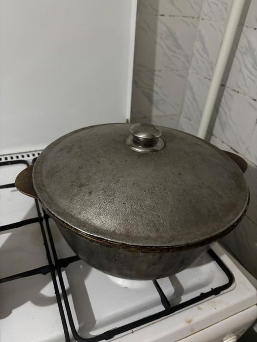 Советский казан чугунный