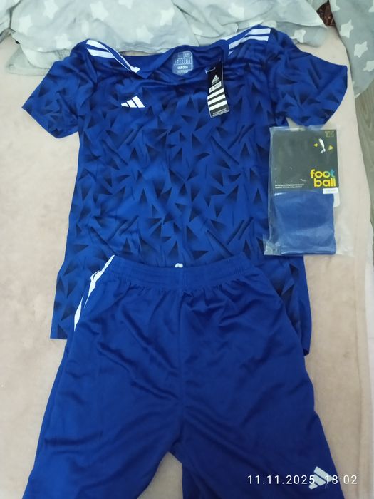 Тренировочная форма адидас