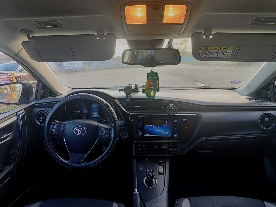 Vând Toyota Auris 2017 hibrid 11500 euro