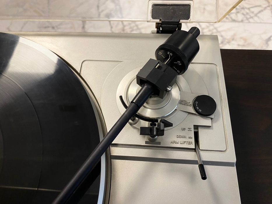 Отличен грамофон Sanyo