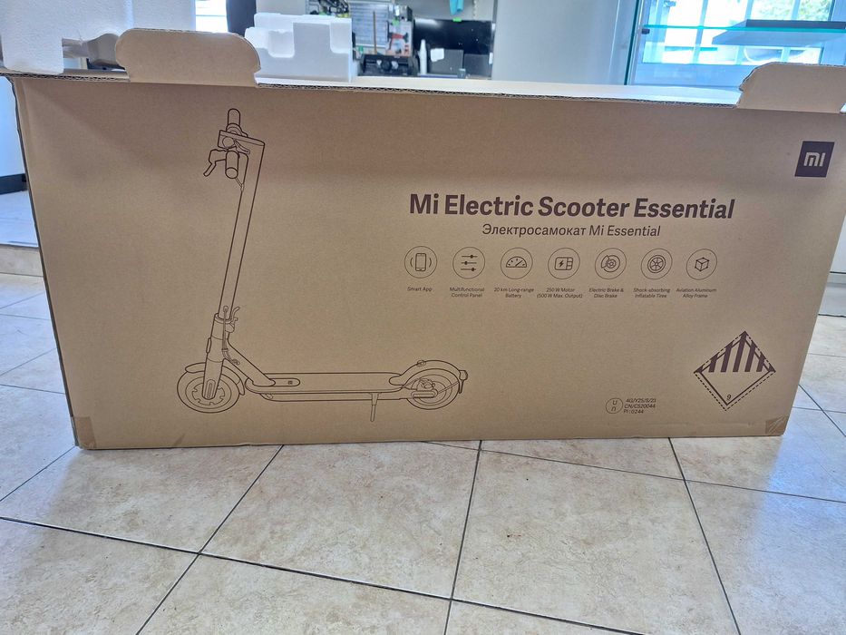 Електрическа тротинетка Xiaomi Mi Electric Scooter Essential