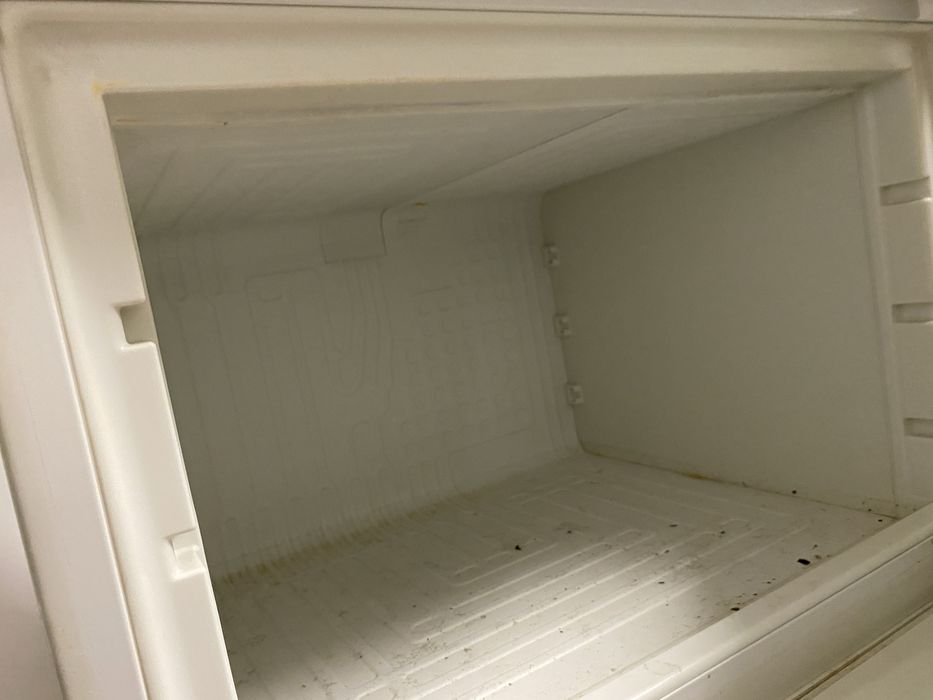 Хладилник с горна камера