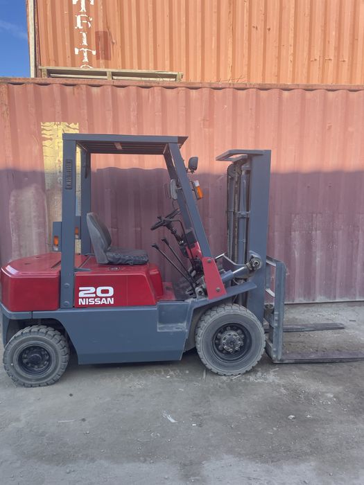 Продам вилочный погрузчик кару