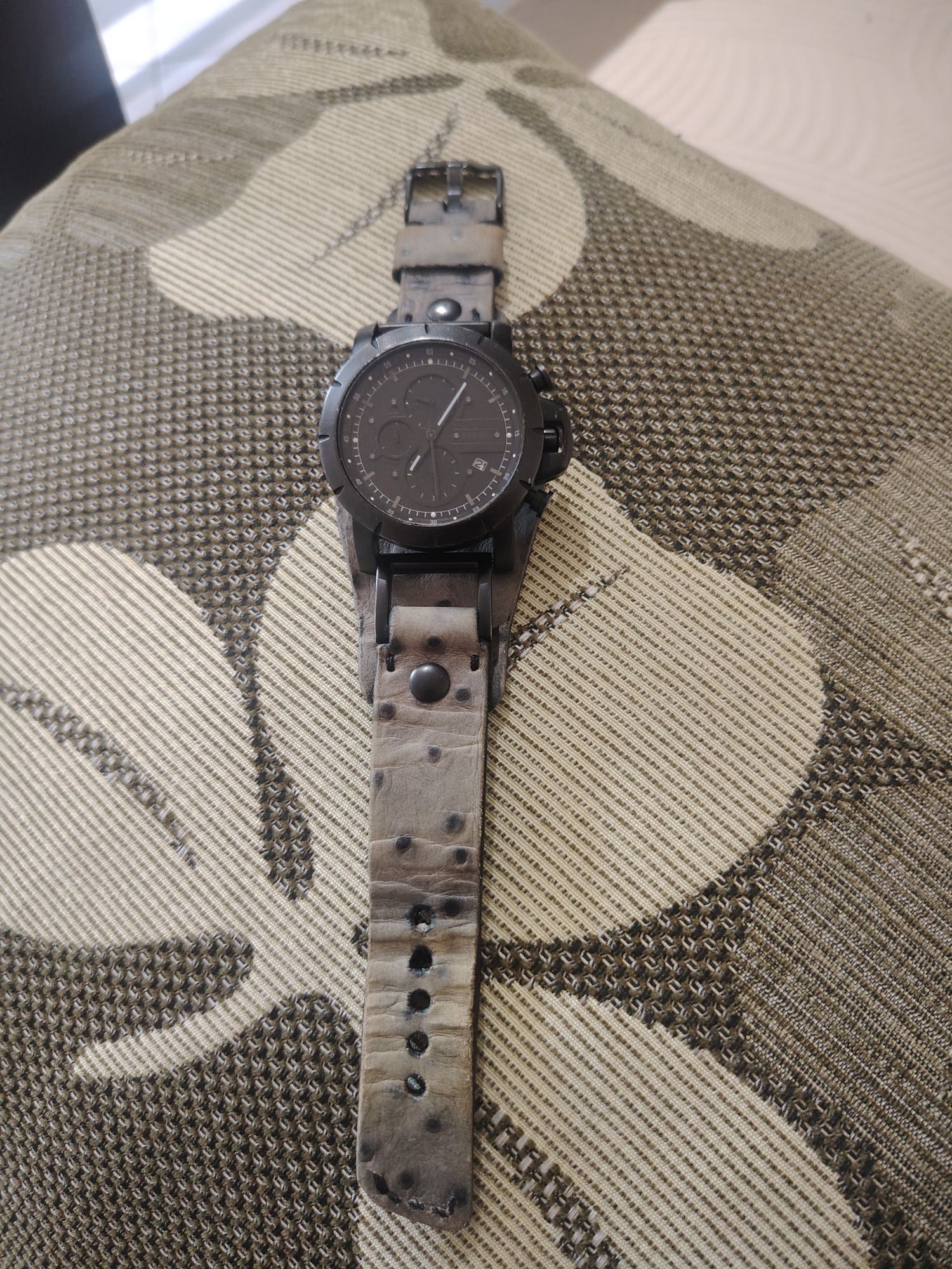 Часовник fossil (Кожа от щраус)