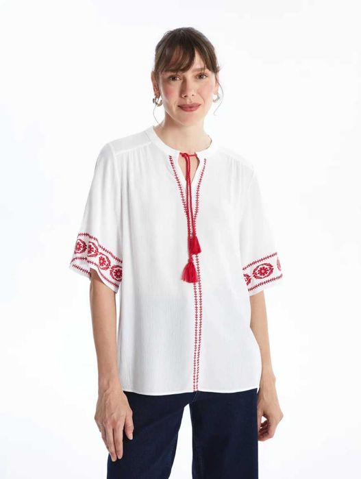 Блузка с вышивкой LC Waikiki