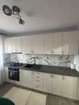 Vând apartament format din 2 camere în zona Strand, total decomandat,